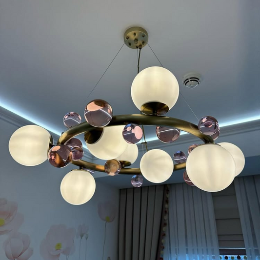 Artystyczny Żyrandol z Kloszami Kulistymi