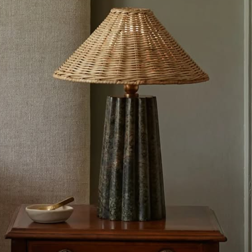 Rustykalna Lampa Stołowa z Plecionym Kloszem